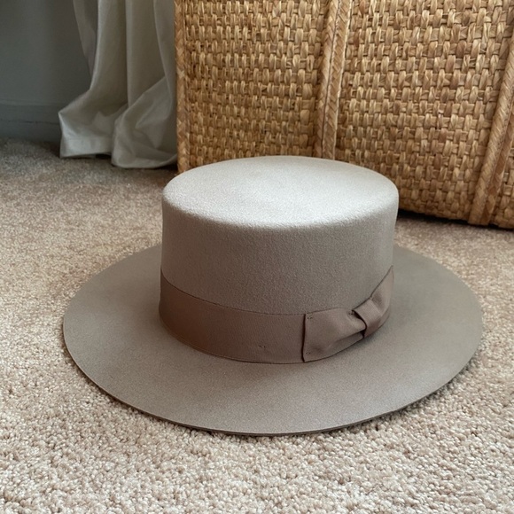 NWT- Wyeth Felt Light Grey Boater Hat main image 7
